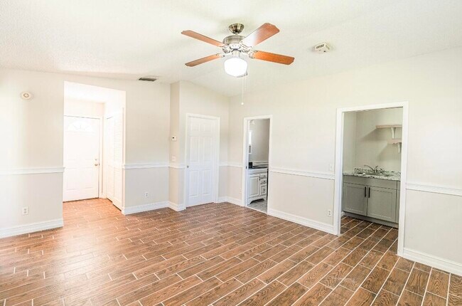 Foto del edificio - 422 NE Armory Cir
