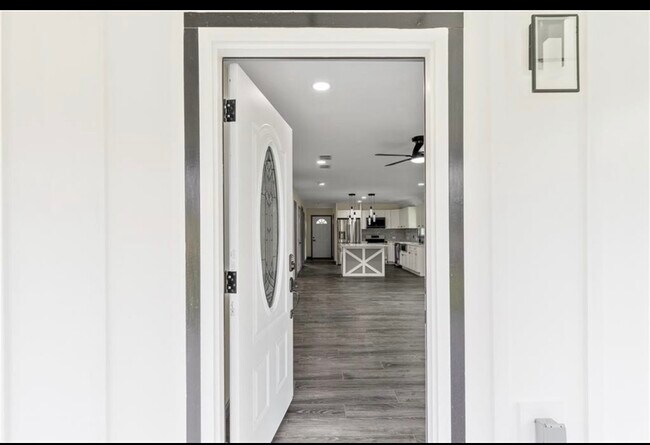 Foto del edificio - 4878 Youngs Mill Rd