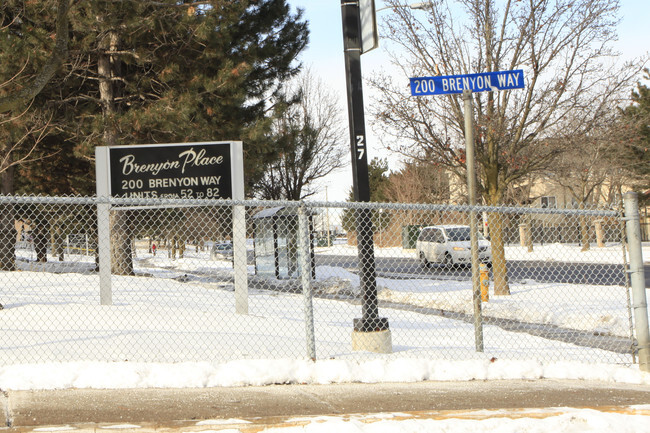 Building Photo - Brenyon Way Townhouses