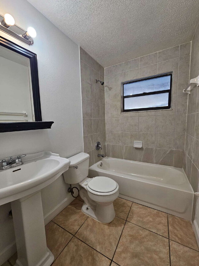 Building Photo - Cocoa Duplex