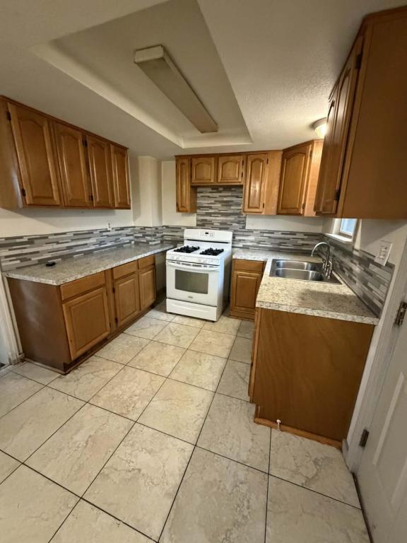 Building Photo - 1313 Fir St