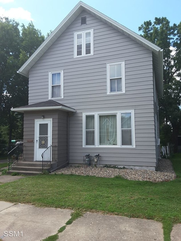 529 7th St NW, Faribault, MN 55021 Room for Rent in Faribault, MN