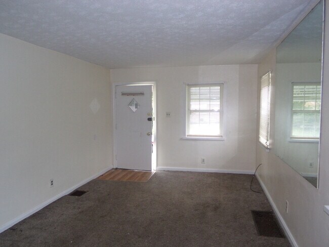 Foto del edificio - 3 Bed 1 Bath Cape Cod
