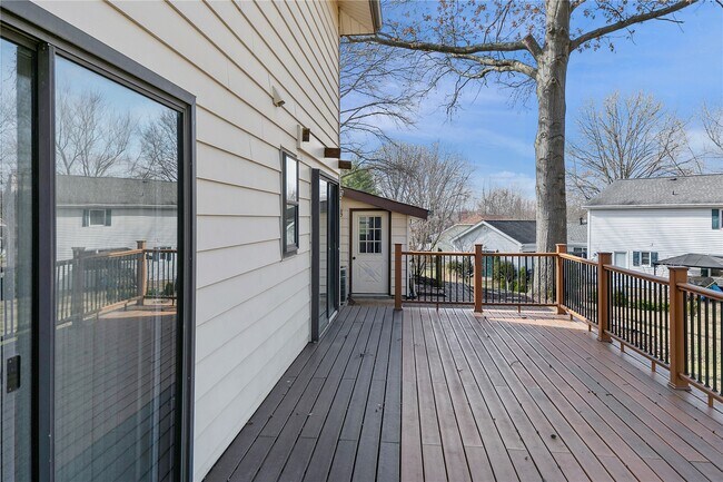 Foto del edificio - 15575 Clover Ridge Dr