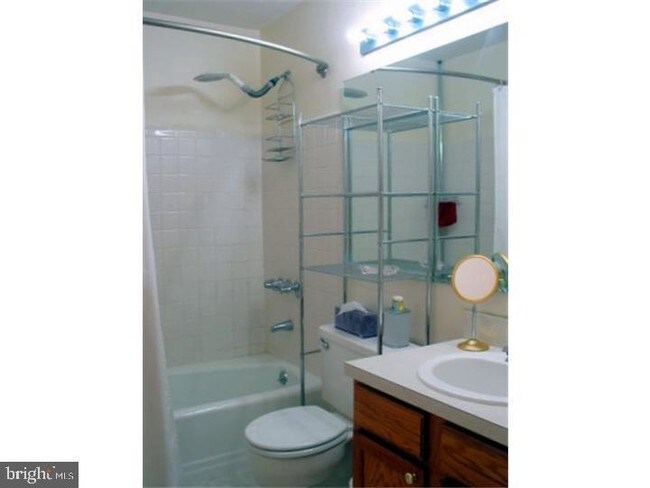 Building Photo - 317 Sayre Dr