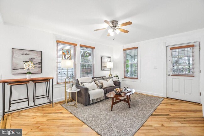 Foto del edificio - 3067 Clinton St NE