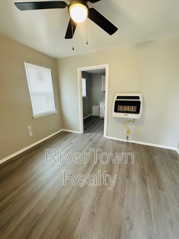 Foto del edificio - 1490 Lake Grove St
