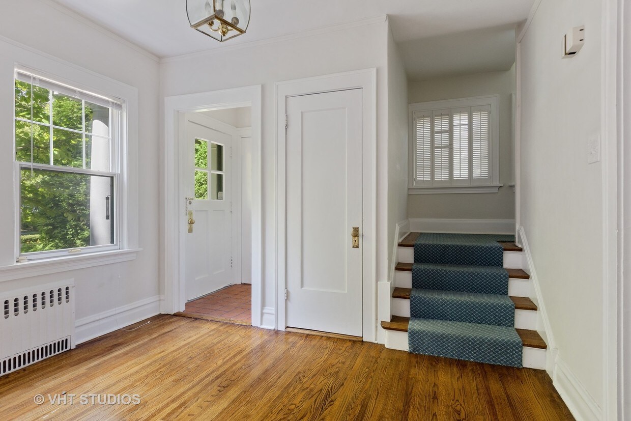 Foto principal - 527 Warwick Rd