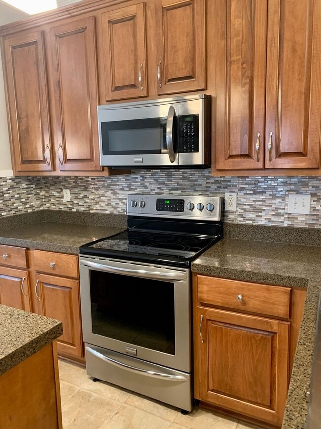 Building Photo - GREAT 3/2 ON CUL-DE-SAC IN MCINTOSH HIGH S...