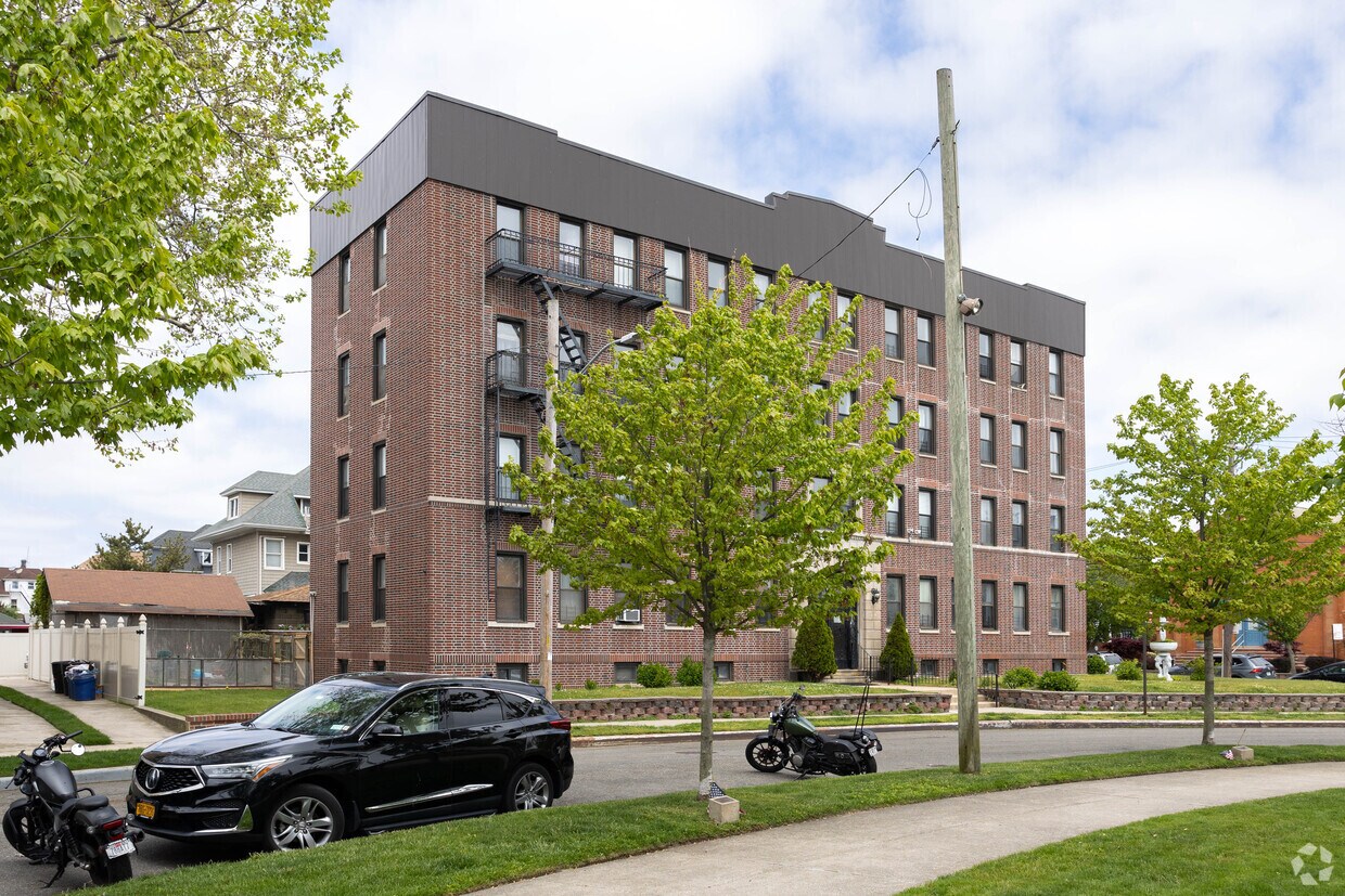 Foto del edificio - 12010 Rockaway Beach Blvd