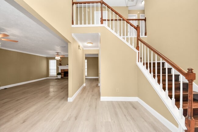 Building Photo - 1111 Cascade Creek Dr