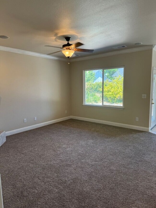 Building Photo - Meridian Pointe 3 Bedroom Home with bonus ...