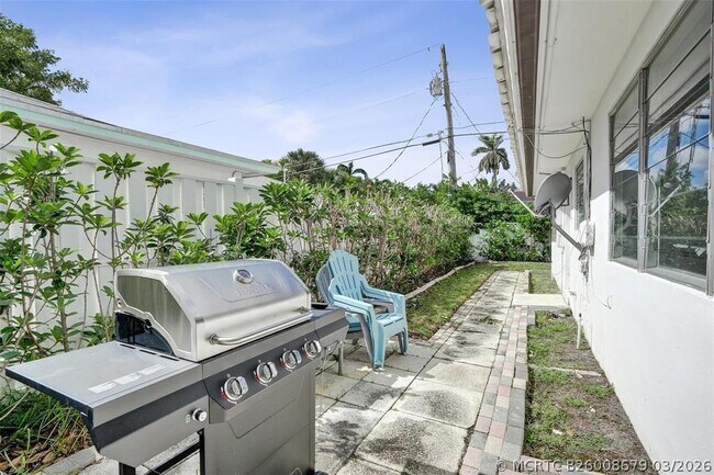 Building Photo - 4313 Sea Grape Dr