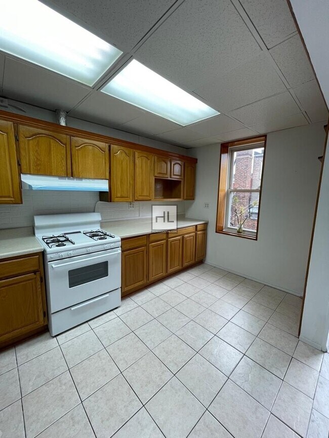 Building Photo - 2 bedroom on 86th DRIVE in Woodhaven Queens