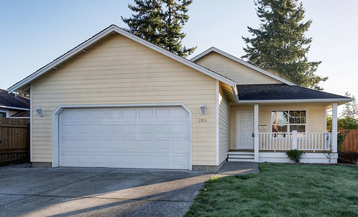 Foto principal - 3-Bedroom, 2-bathroom Home with Large Back...