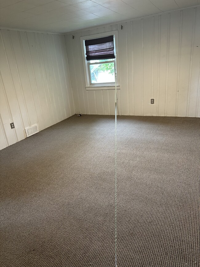 Building Photo - 384 Helendale Rd