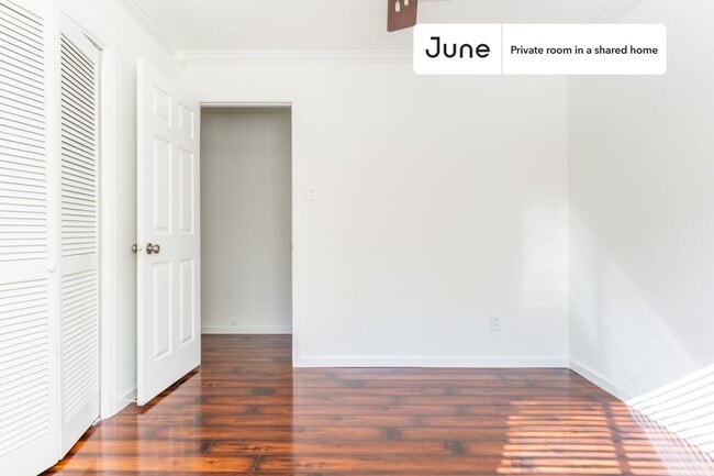 Building Photo - Room in Shared 4 bed/2 bath home