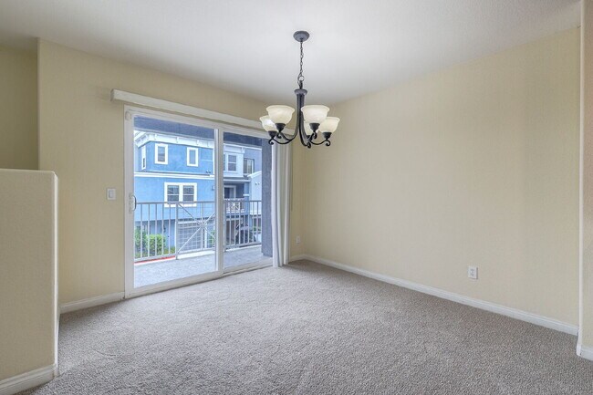 Foto del edificio - Spacious 2-Bed, 2.5-Bath Condo on Lighthou...