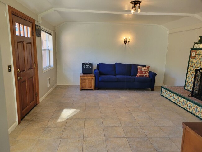 Building Photo - Incredible Country Style Duplex in Crow Ca...