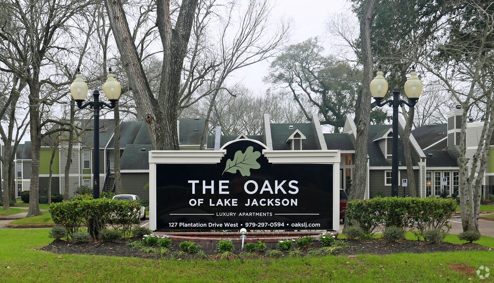The Oaks of Lake Jackson Rentals Lake Jackson, TX