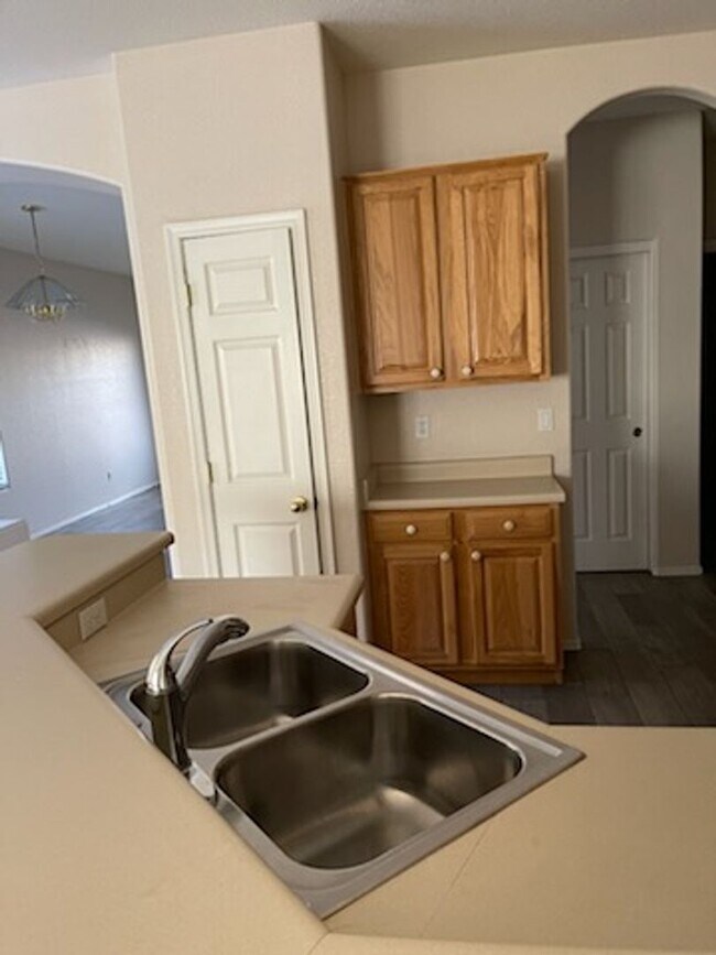 Building Photo - 4 bedroom 2 bath in Goodyear