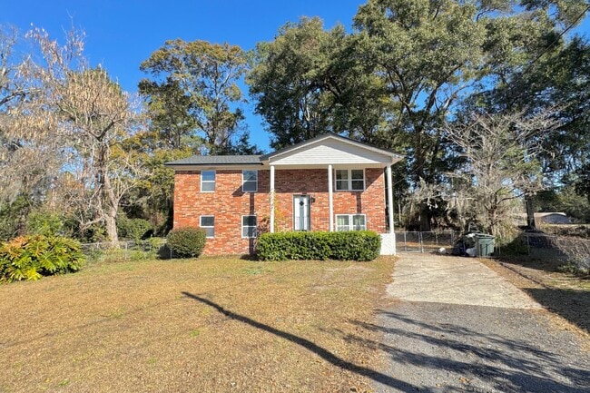 Foto del edificio - AVAILABLE JANUARY 2026! (Pet Friendly)