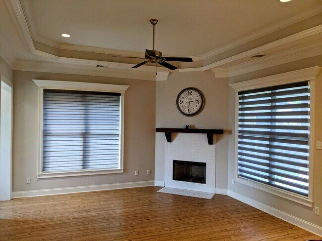 Foto del edificio - Wake up on Sleepy Brook Rd!