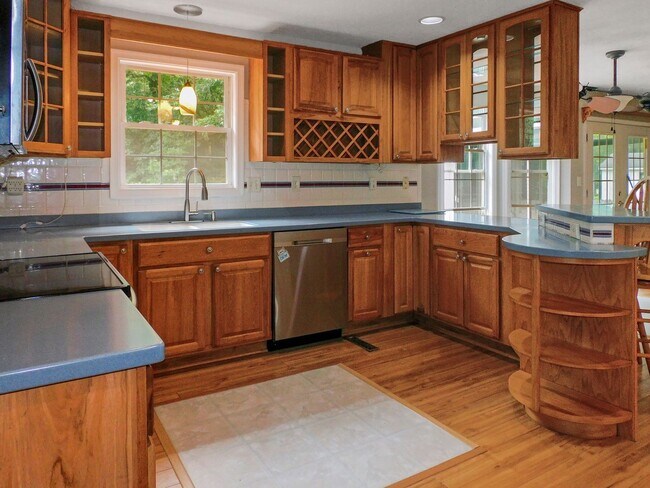 Building Photo - Colonial with Sunroom and Finished Basement
