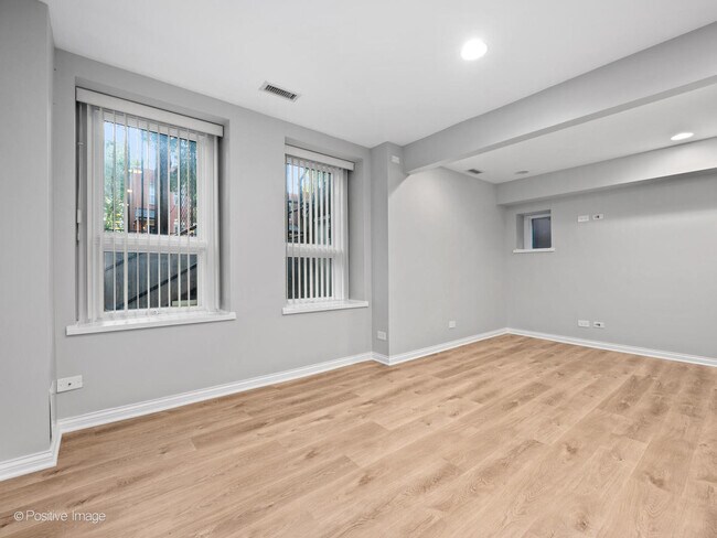 Building Photo - 1445 N Mohawk St