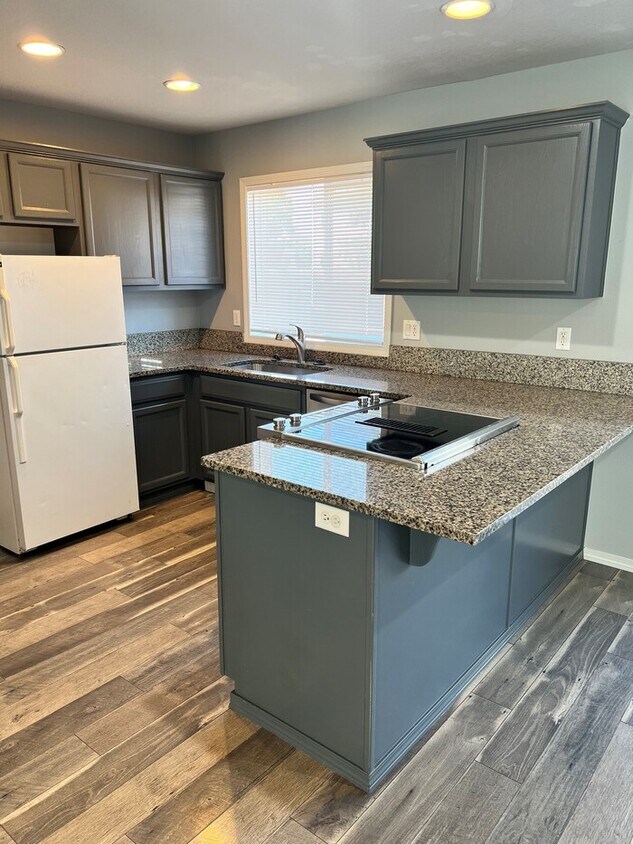 435 S Ivy St, Canby, OR 97013 House Rental in Canby, OR