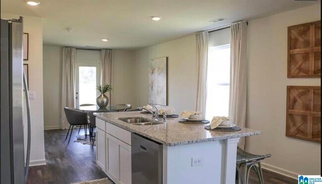 Foto del edificio - 6585 Creek Cir