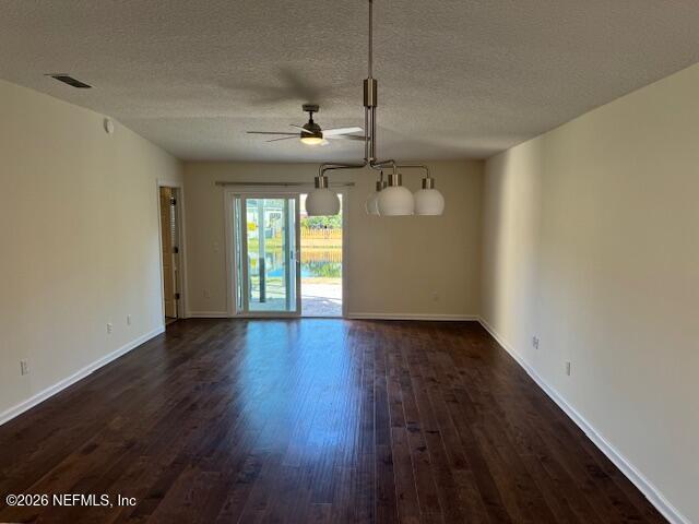 Foto del edificio - 3907 Grand Central Pl W