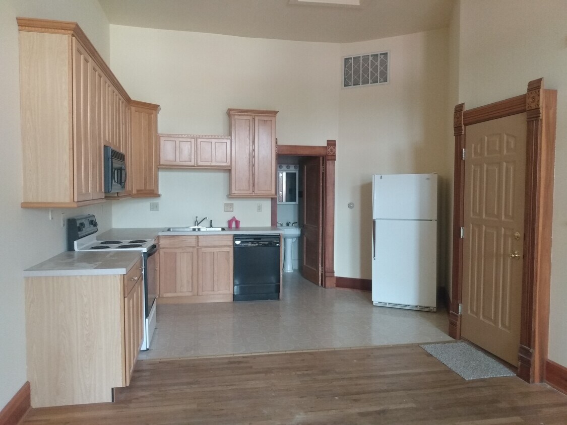 129 2nd Ave NE Unit A, Independence, IA 50644 Apartments in