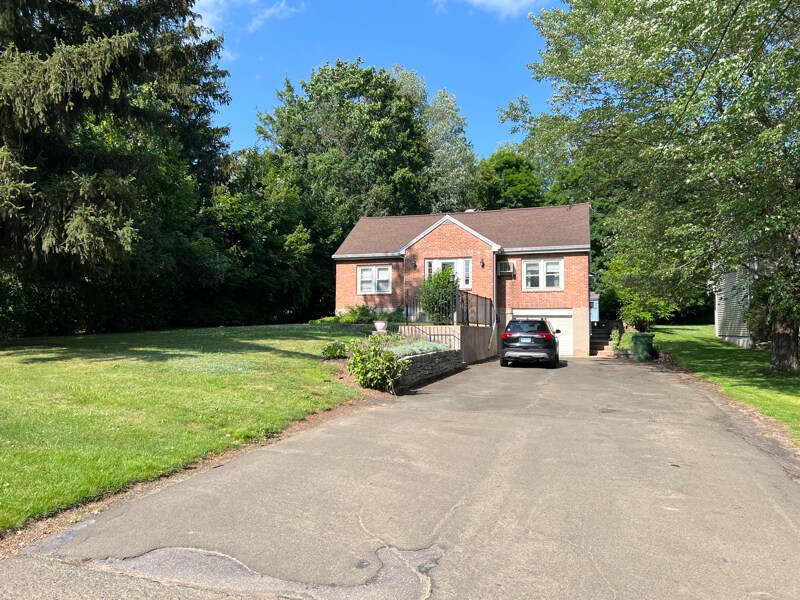 Foto principal - 678 Bartholomew Rd