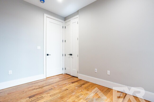 Building Photo - 245 Sullivan Pl