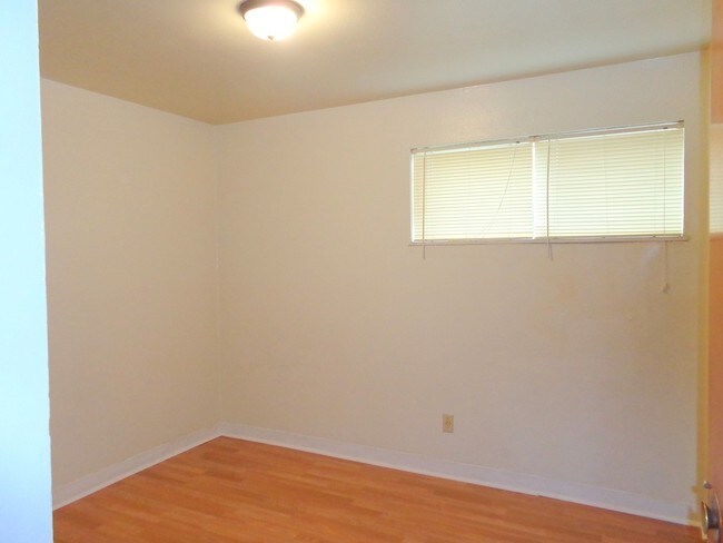 Building Photo - 4381 Chippewa St