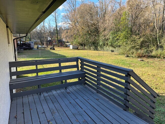 Foto del edificio - 6127 E Fayetteville Dr