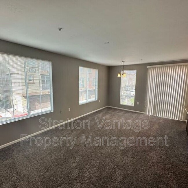 Building Photo - 1920 E Bell Rd