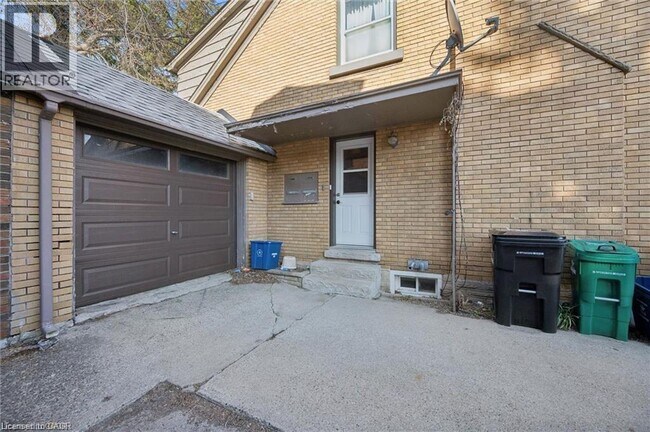 Photo du bâtiment - 68 Highland Rd W