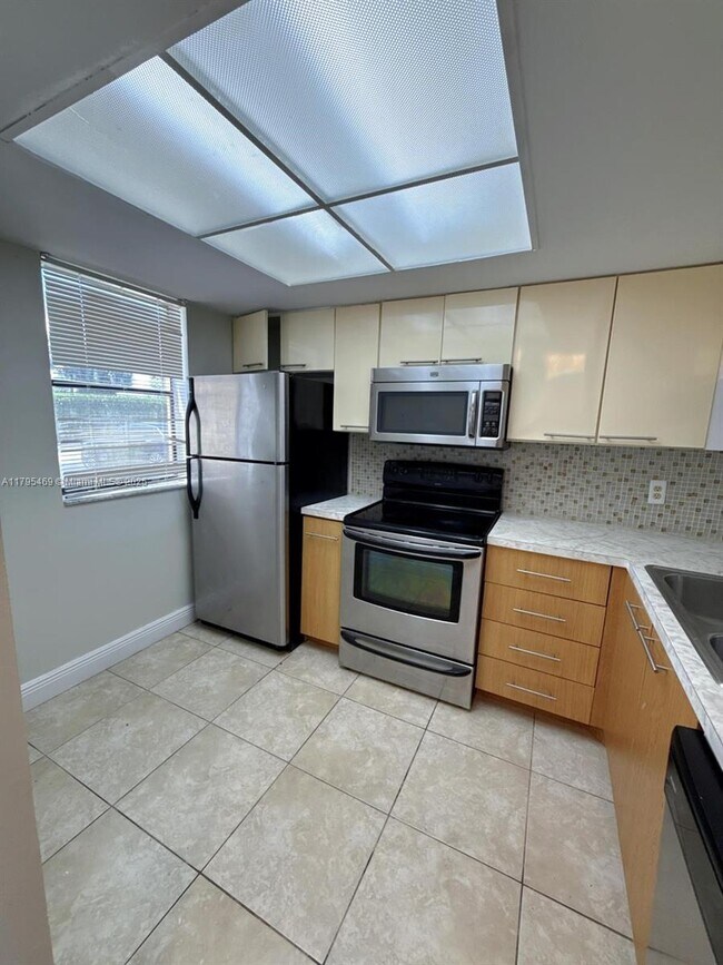 Foto del edificio - 5200 NW 31st Ave