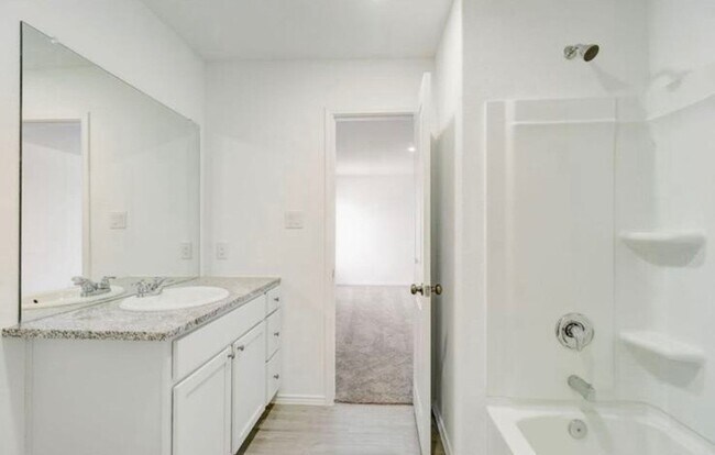 Foto del edificio - 4 Bedroom 2.5 bath home ready for move-in