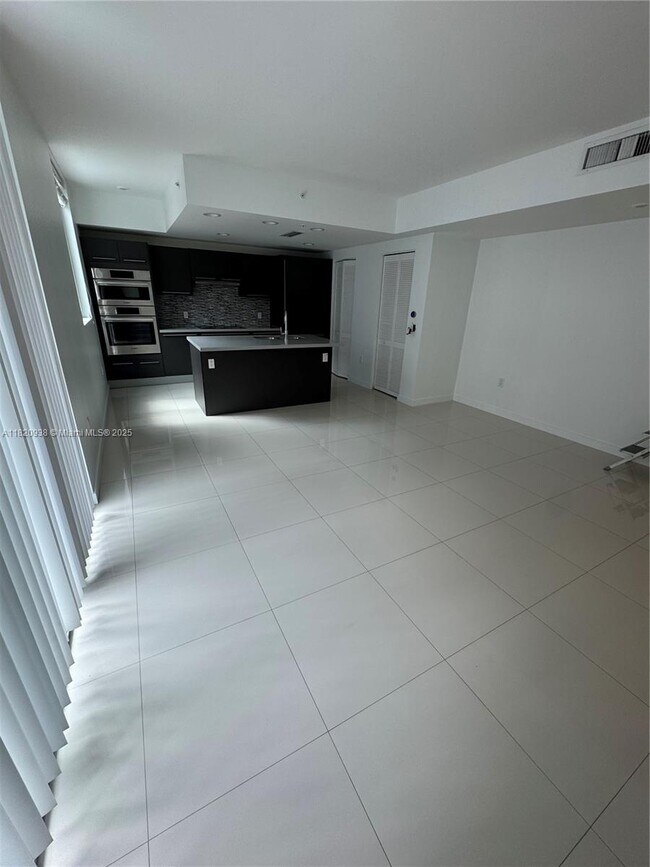 Foto del edificio - 7875 NW 107th Ave
