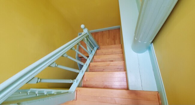 Stairwell - 2539 N Howard St