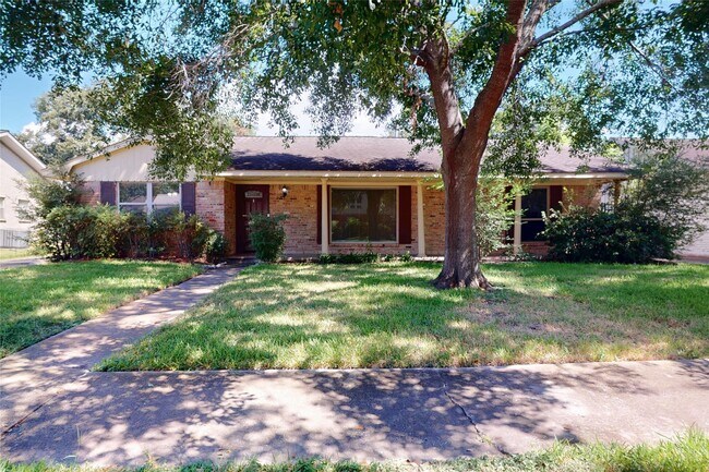 Building Photo - 5850 Braesheather Dr