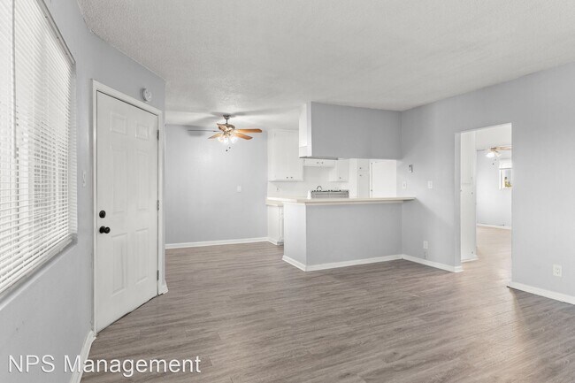 Foto del edificio - 2 br, 1 bath Apartment - 927 Daisy Avenue ...