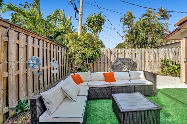 Foto del edificio - 2620 NE 19th St