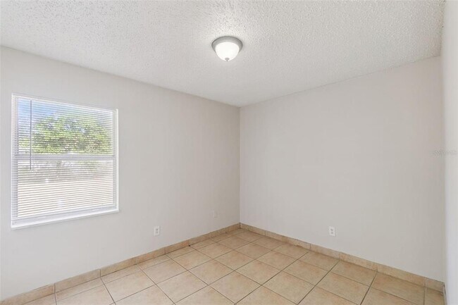 Foto del edificio - 2853 S Sanford Ave