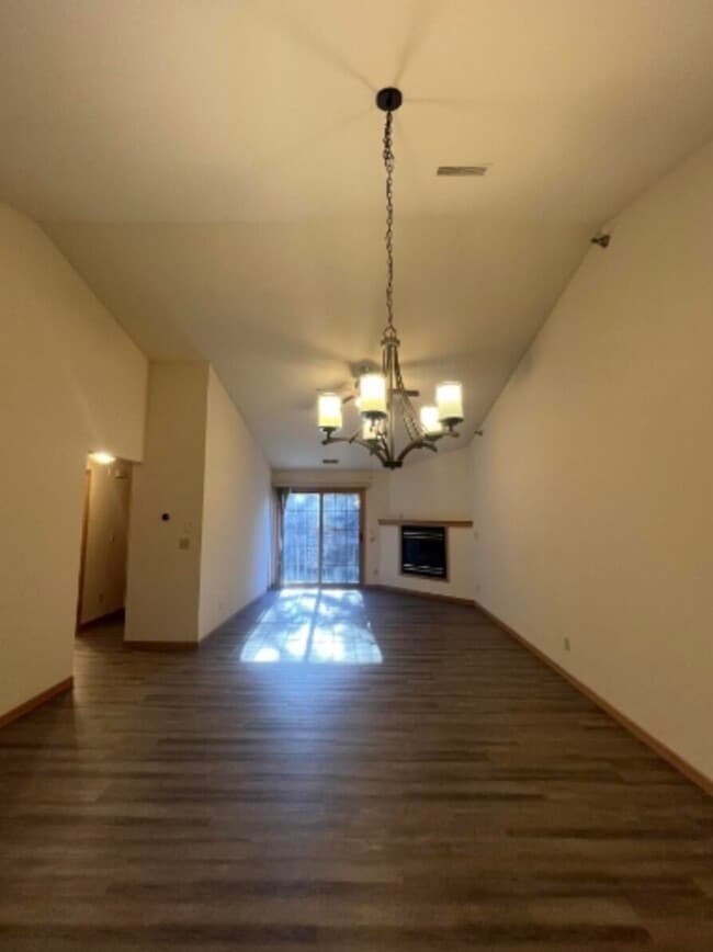 Building Photo - 18275 Brookfield Lake Dr