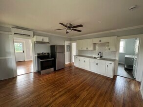 Building Photo - 67 Fairlawn Ave
