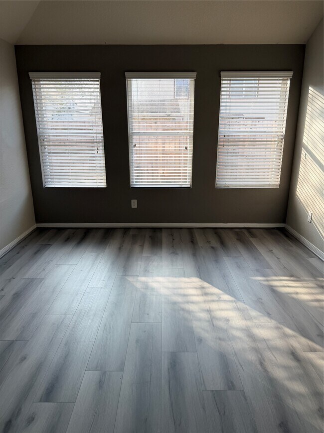 Foto del edificio - 3411 Apple Dale Dr